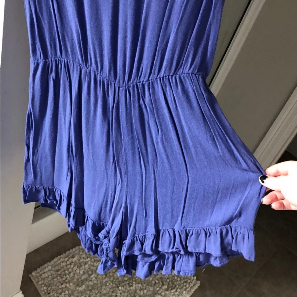 Keyhole Back Rhomper! - Picture 3 of 4